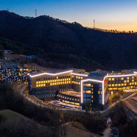 Ramada Hotel & Suite By Wyndham Gangwon Pyeongchang Exterior photo