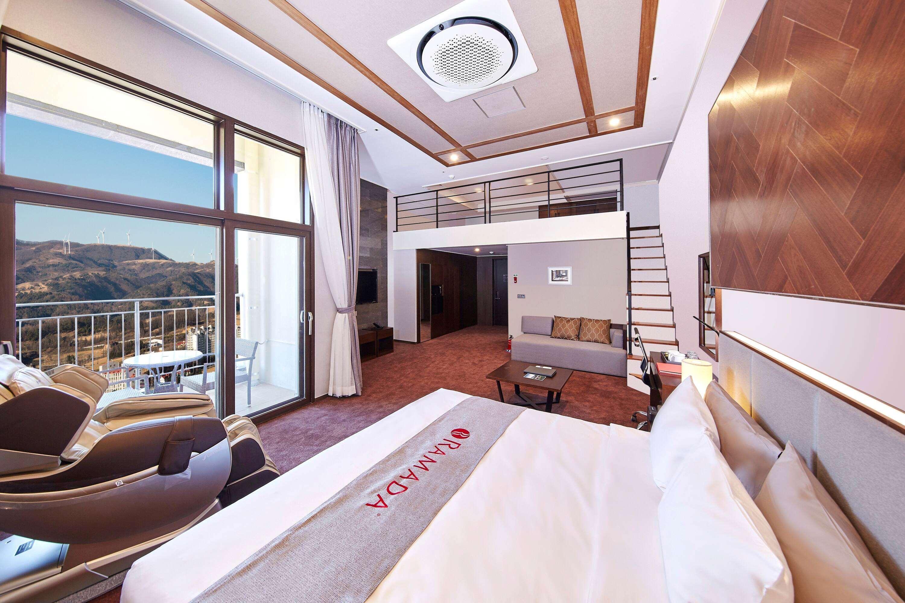 Ramada Hotel & Suite By Wyndham Gangwon Pyeongchang Exterior photo