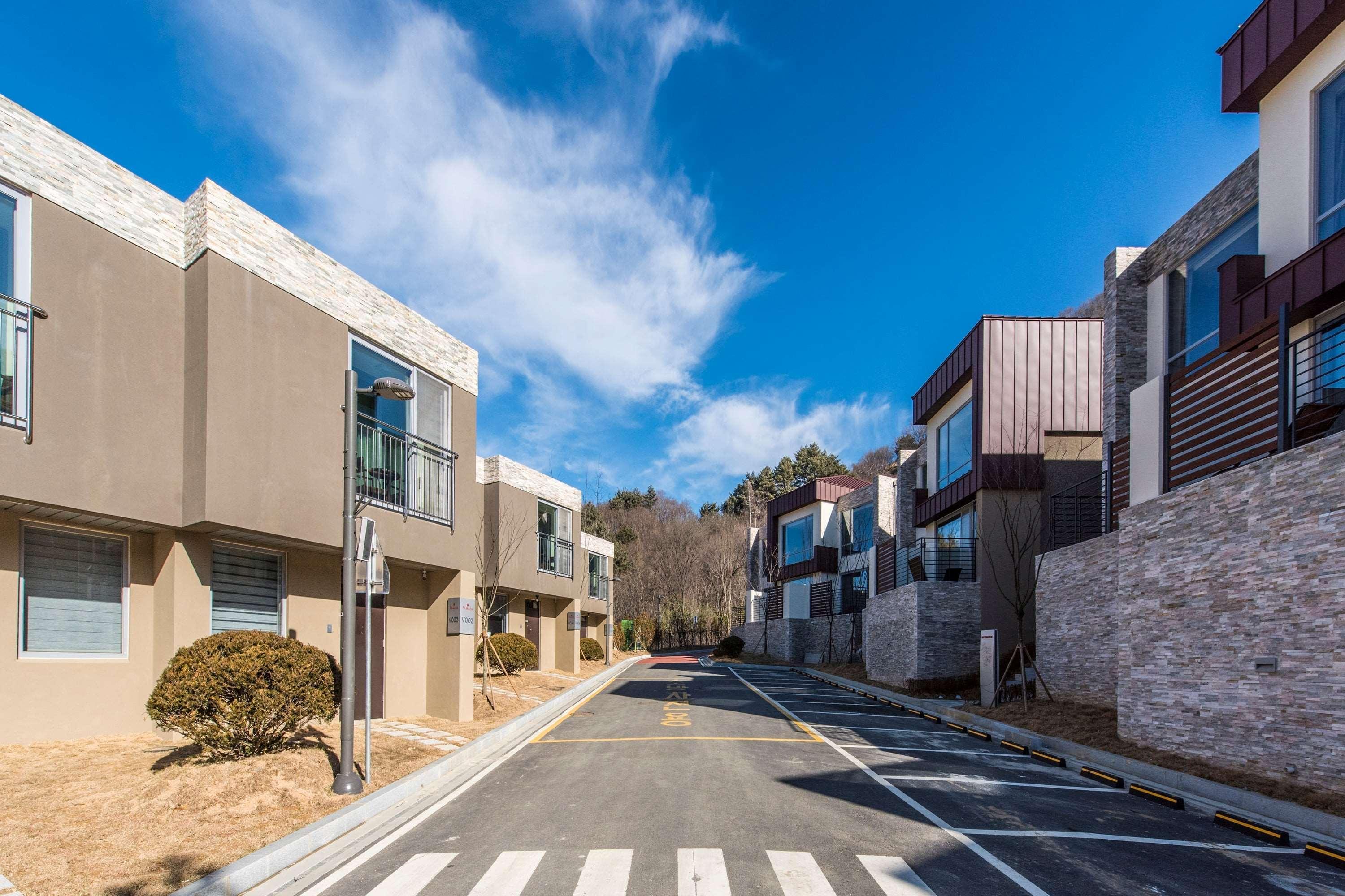 Ramada Hotel & Suite By Wyndham Gangwon Pyeongchang Exterior photo