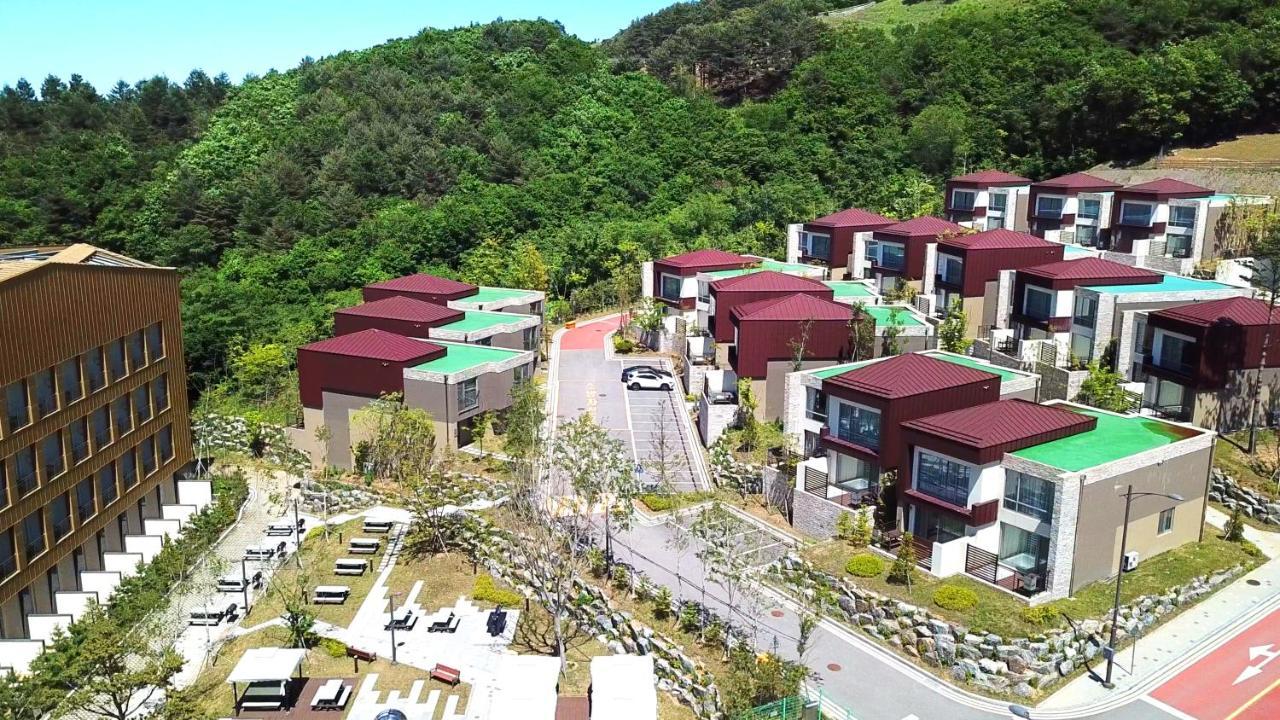 Ramada Hotel & Suite By Wyndham Gangwon Pyeongchang Exterior photo