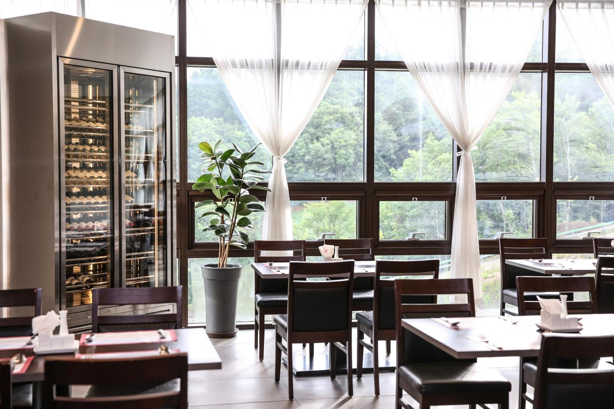 Ramada Hotel & Suite By Wyndham Gangwon Pyeongchang Exterior photo