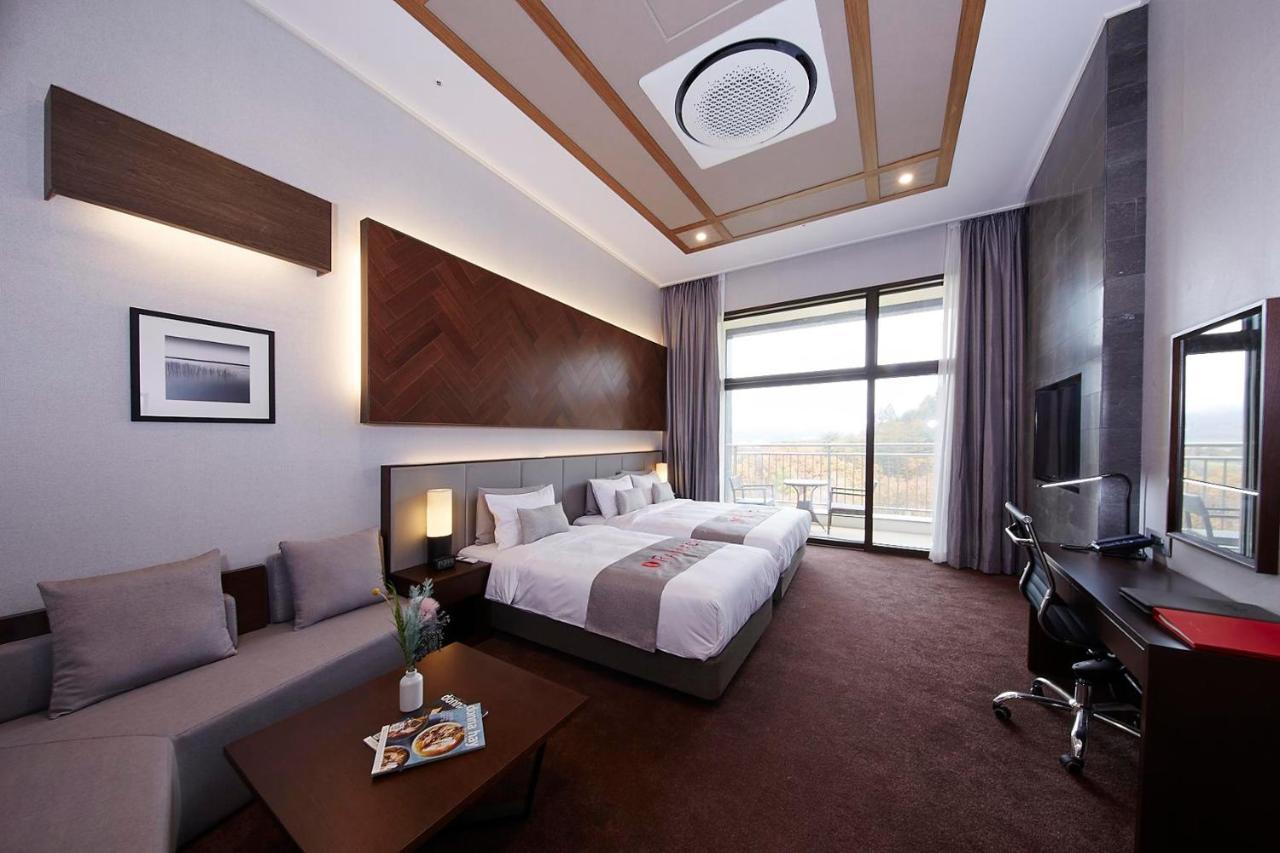 Ramada Hotel & Suite By Wyndham Gangwon Pyeongchang Exterior photo