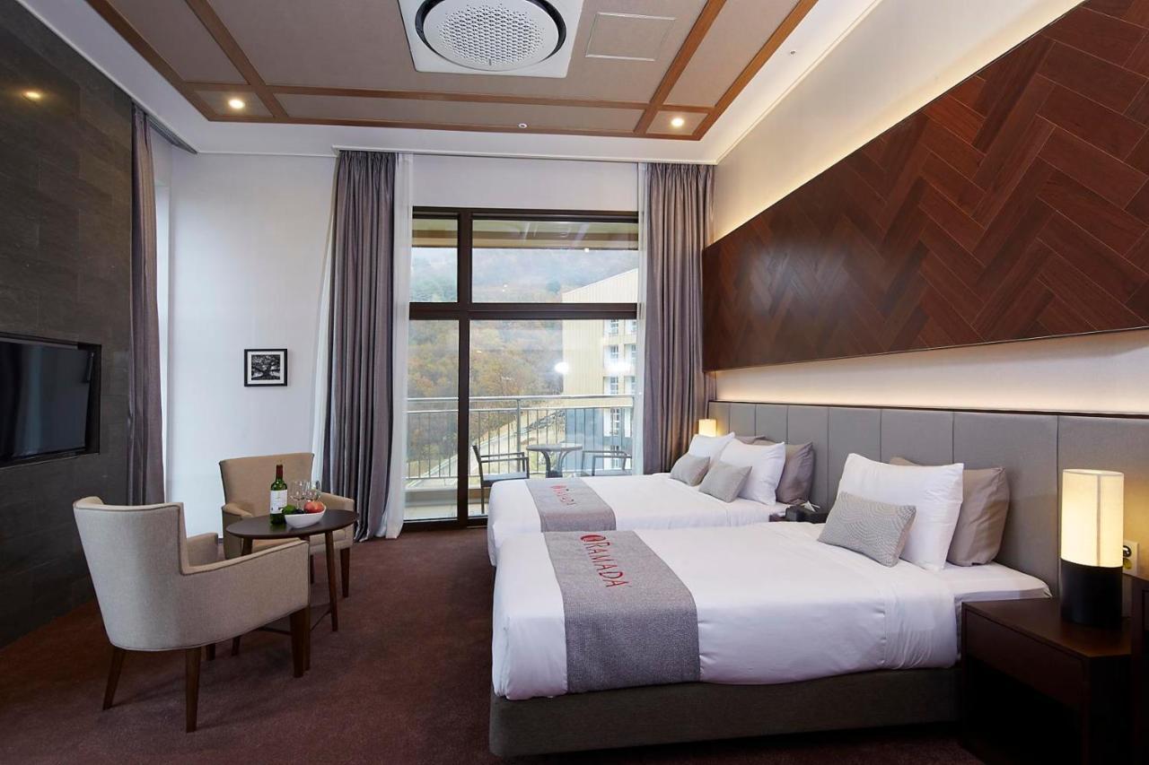 Ramada Hotel & Suite By Wyndham Gangwon Pyeongchang Exterior photo