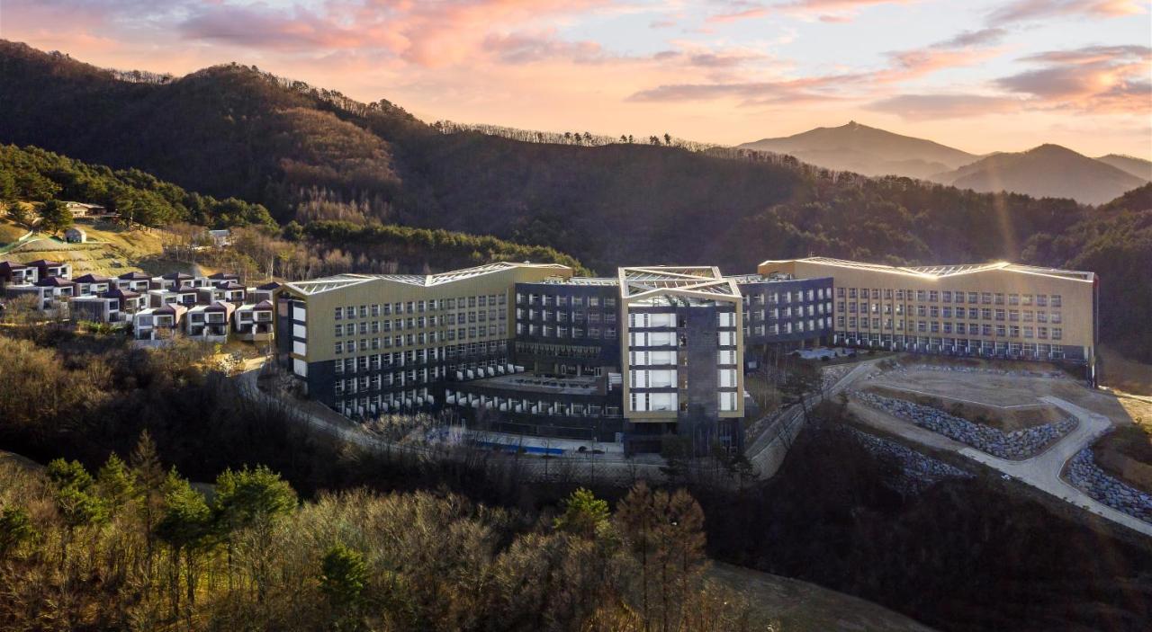 Ramada Hotel & Suite By Wyndham Gangwon Pyeongchang Exterior photo