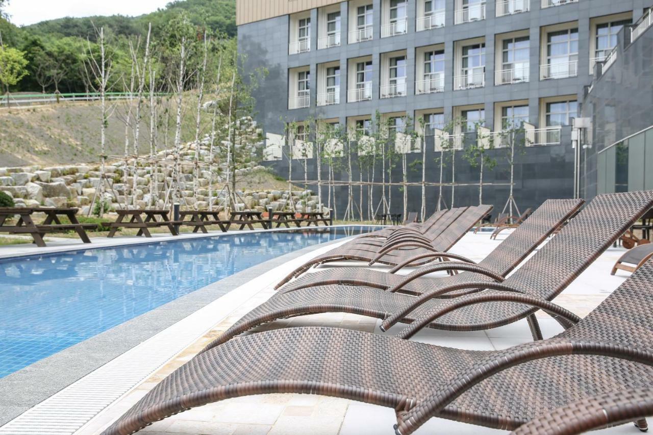 Ramada Hotel & Suite By Wyndham Gangwon Pyeongchang Exterior photo